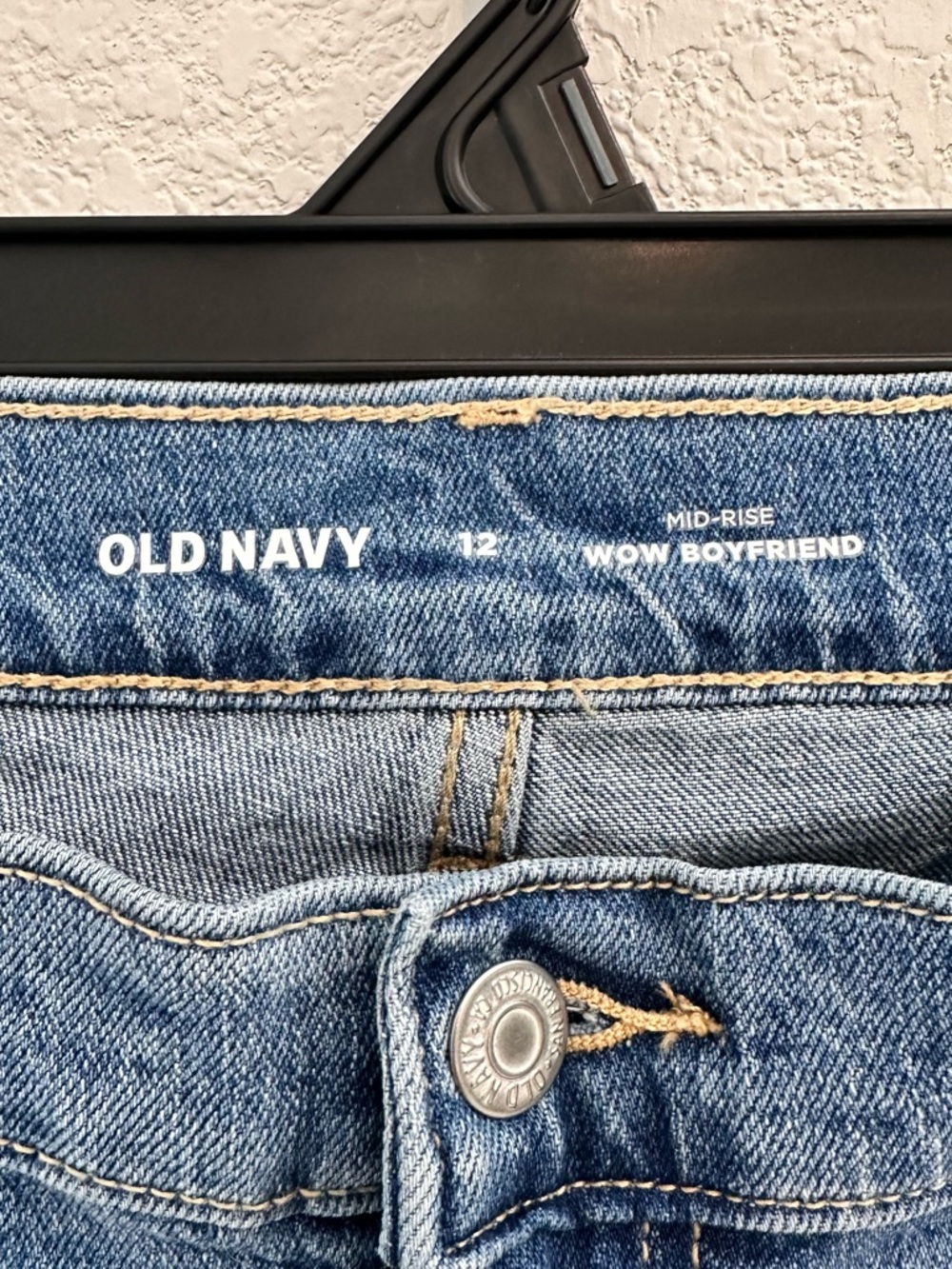 Old Navy women’s Denim Wow Boyfriend Jeans - Picture 3 of 3